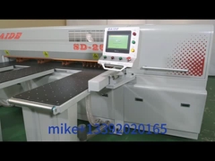 아크릴, 베이클라이트, 폴리테트라플루오로에틸렌, PC, PP, PS, PE, POM 등 여러 층을 절단