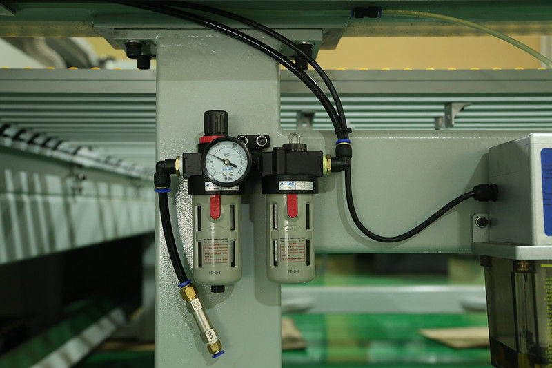 SD-1350 아크릴 CNC 전자 패널 톱 아크릴 테이블 톱 자동 공급 PMMA PS MS용 아크릴 전자 절단 톱