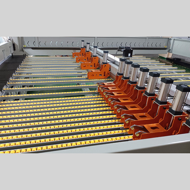 효율적인 아크릴 디자인 절단 기계 정확도 3800mm 절단 길이 11kw 머리 절단 모터